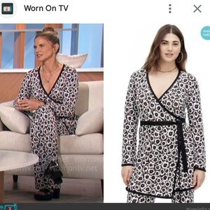 NWT Diane Von Furstenberg Black and White Wrap Robe